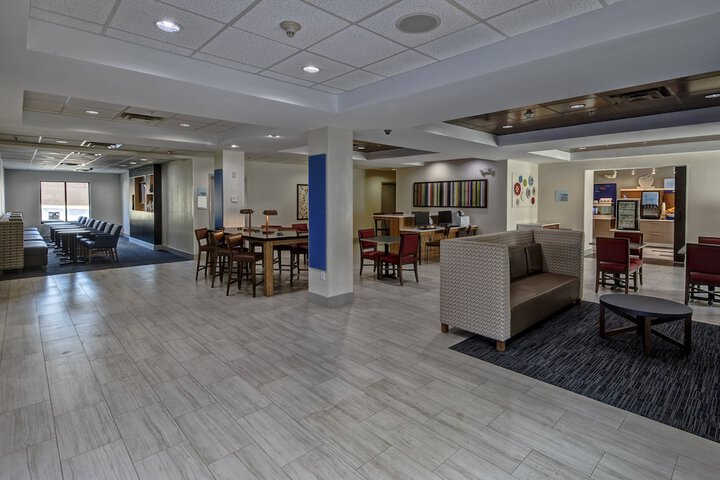 Holiday Inn Express & Suites Smyrna by IHG
