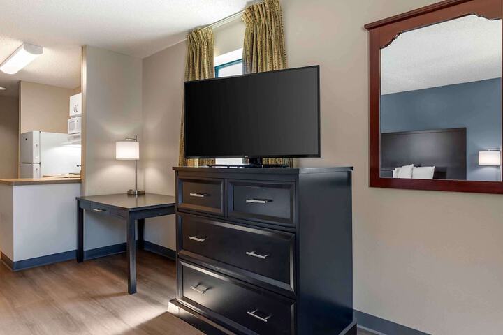 Room 17 of 28