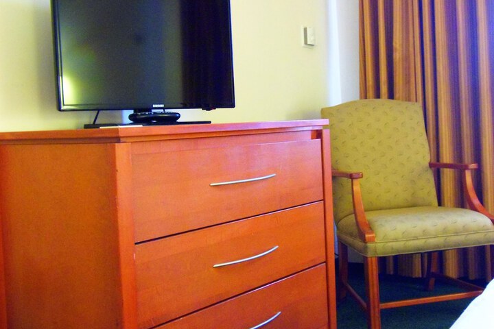Room 10 of 42