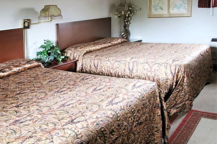 Hudson Manor Inn