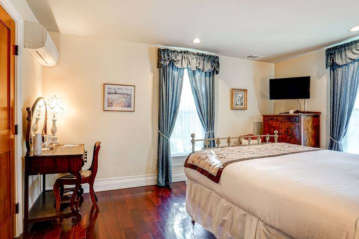 The River Belle Inn