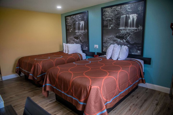 Room 25 of 39