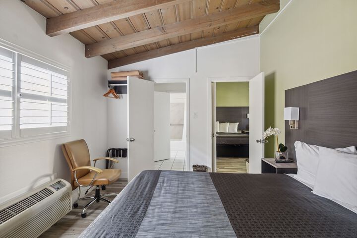 Room 14 of 39