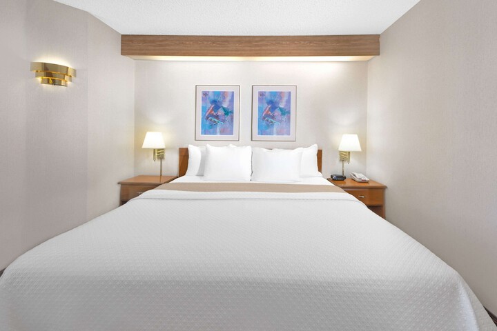 Room 5 of 12