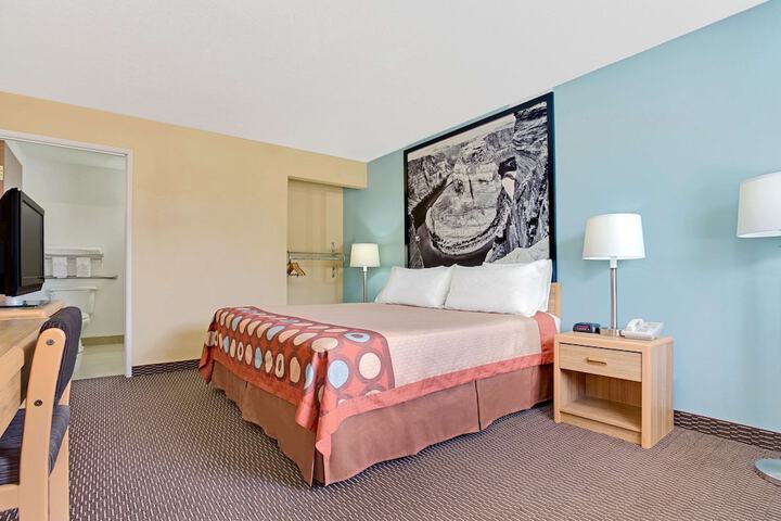 Room 13 of 19