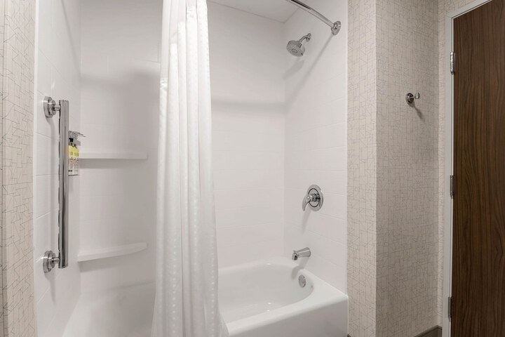 Room 15 of 48