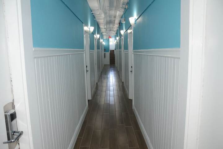 Ballroom/Hall 33 of 34