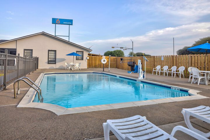 Pool 4 of 34