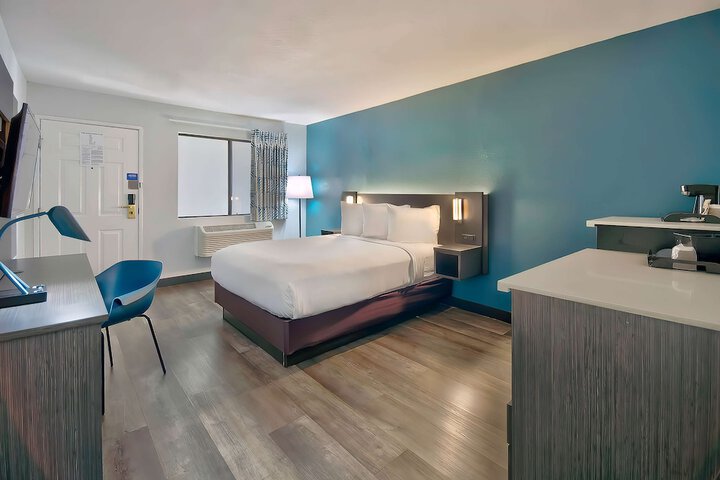 Room 56 of 76