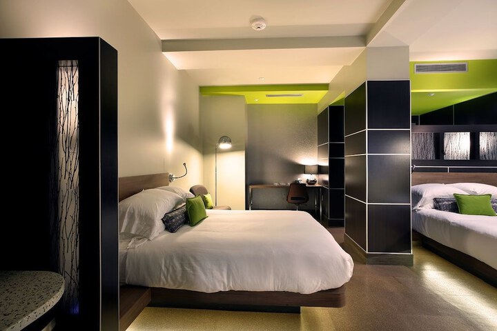 Room 17 of 112