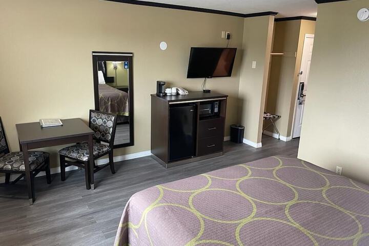 Super 8 by Wyndham Crescent City