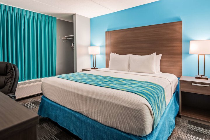 Room 8 of 18