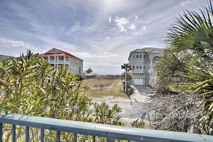 Ocean Isle Condo With Community Pool & Hot Tub!