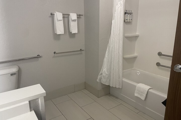 Room 32 of 44