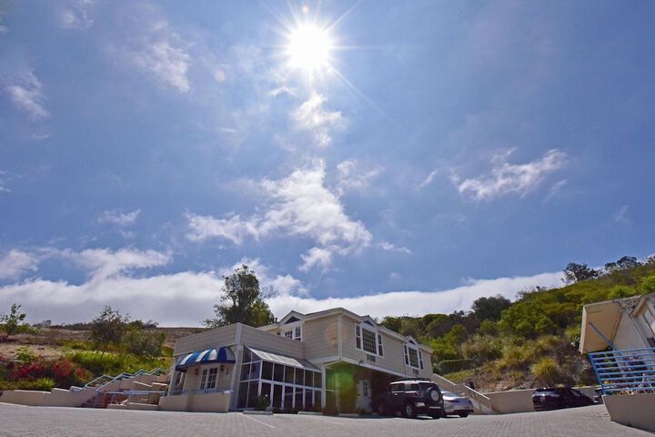 Malibu Country Inn