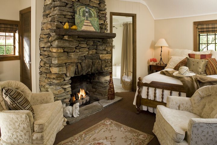 1906 Pine Crest Inn