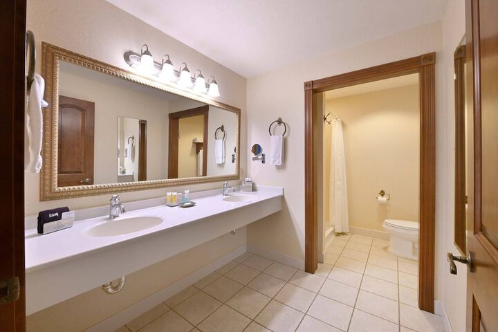 Carlisle Inn Sugarcreek