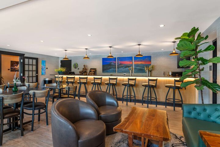 Lounge 100 of 125