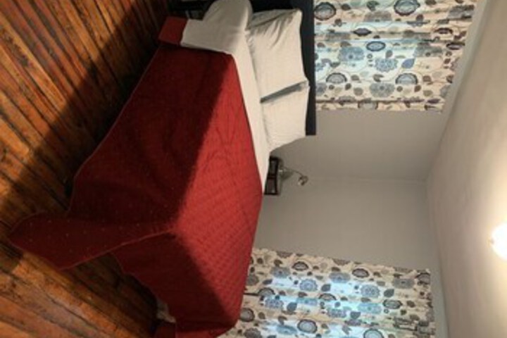 Pontiac Guest House