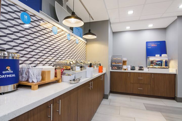Holiday Inn Express & Suites Springdale Fayetteville Area by IHG