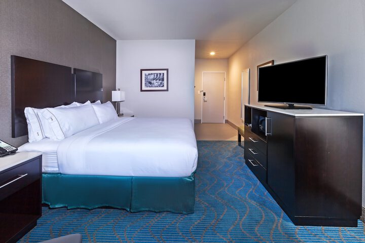 Room 16 of 28