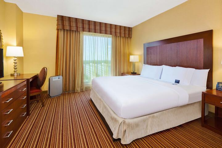 Room 25 of 104