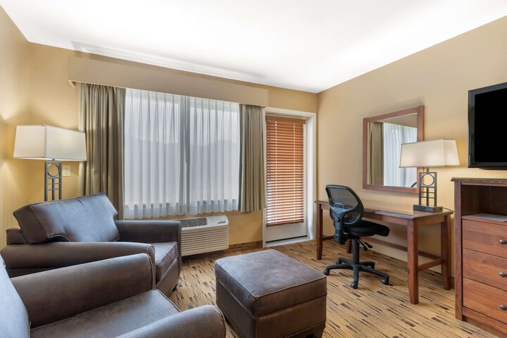 Room 32 of 37