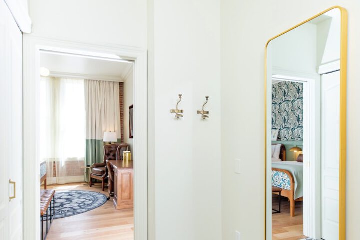 Room 10 of 83