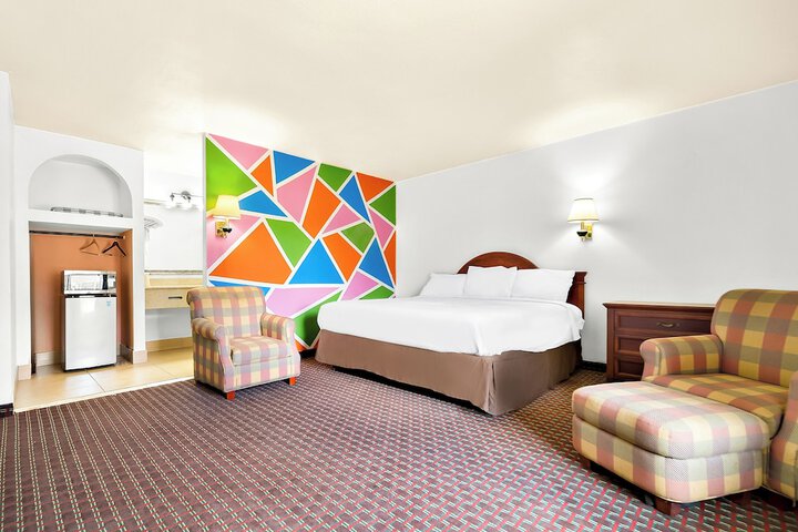 Room 7 of 19