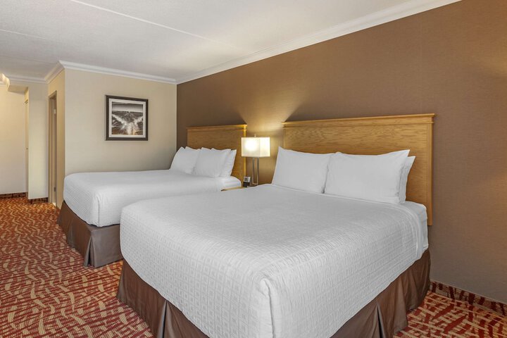 Room 40 of 153