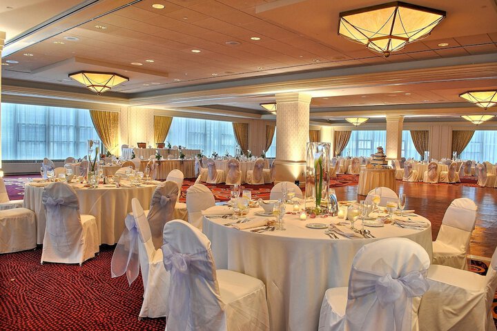Ballroom/Hall 72 of 86