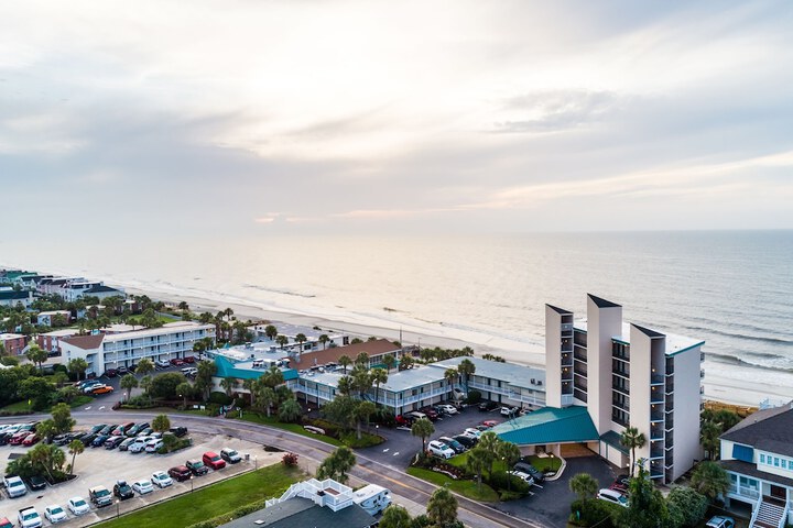 The Oceanfront Litchfield Inn