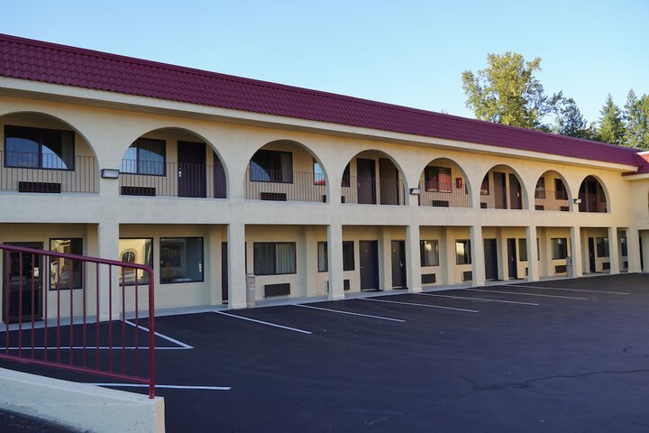 Timberland Inn & Suites