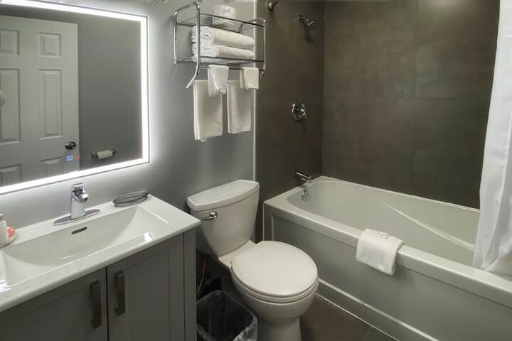 Room 32 of 54