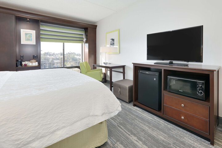 Room 25 of 38