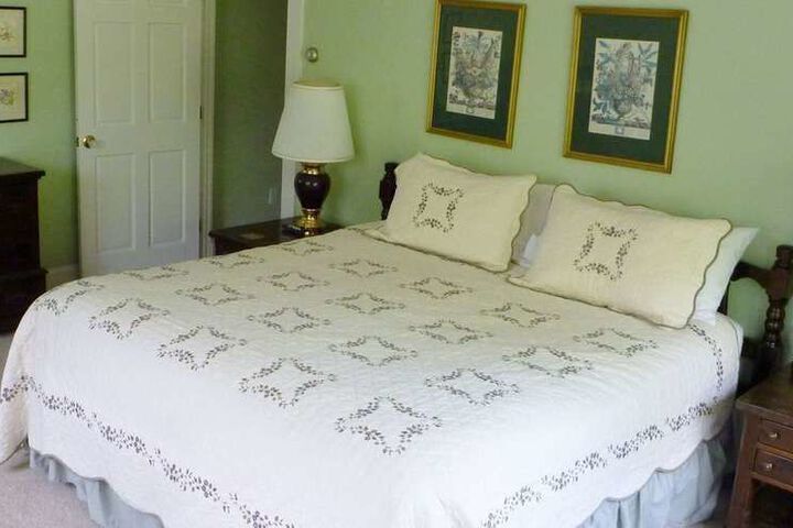 THE TRUMBULL HOUSE BED AND BREAKFAST