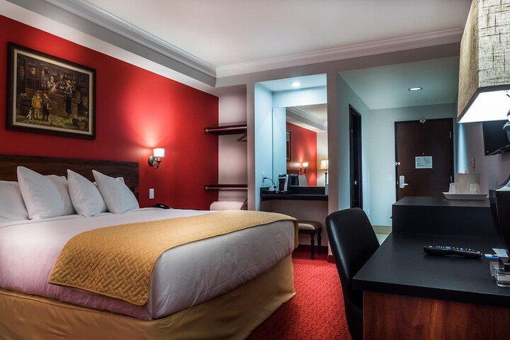 Room 17 of 35