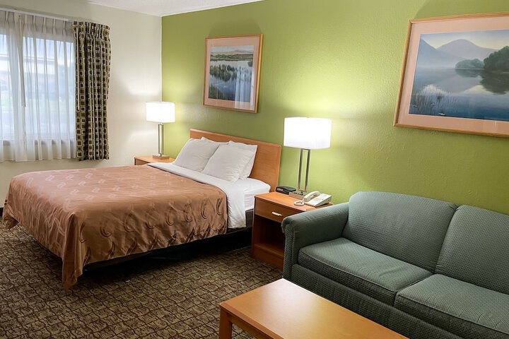 Hudson Inn & Suites