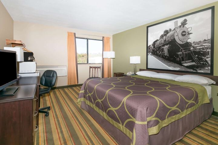 Room 11 of 27