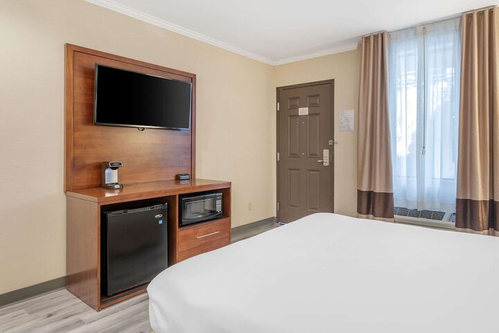 Room 31 of 136
