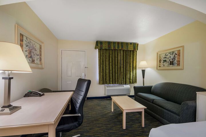 Room 12 of 38
