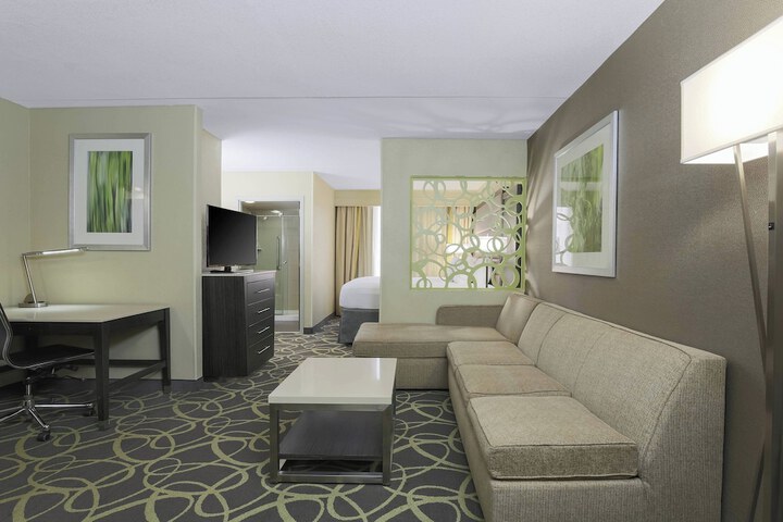 Room 11 of 25