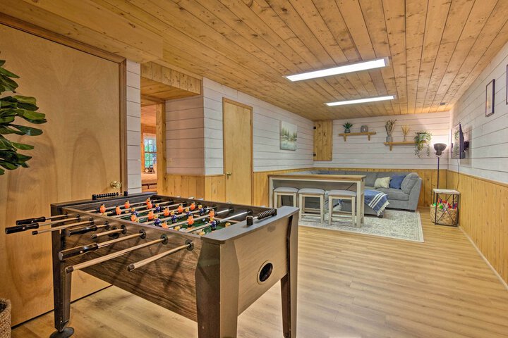 Secluded Cabin w / Spacious Kitchen & Dining Area!