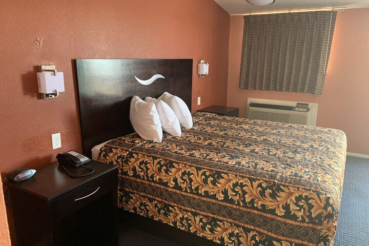 Room 4 of 6