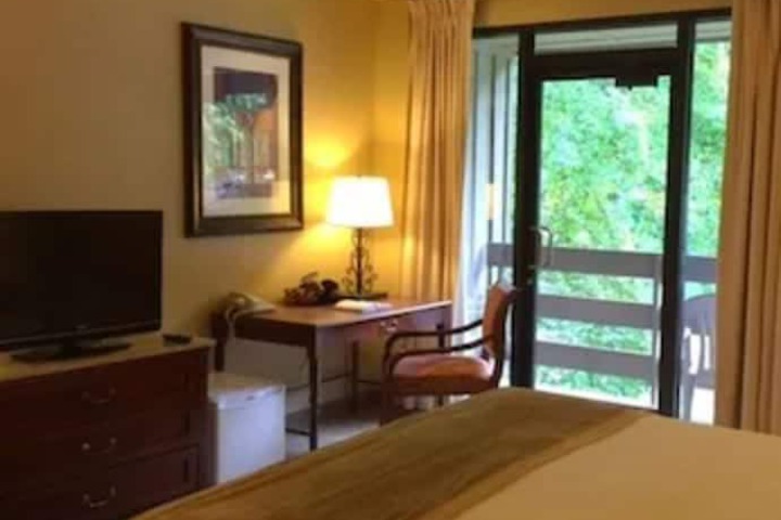 Room 5 of 18