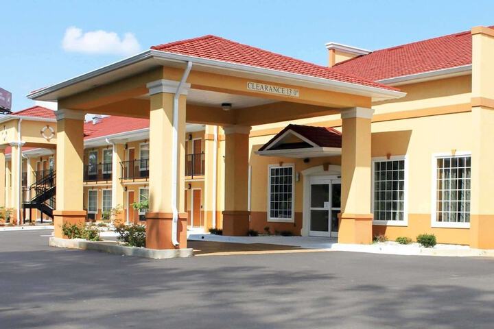 Hotel 2 of 69