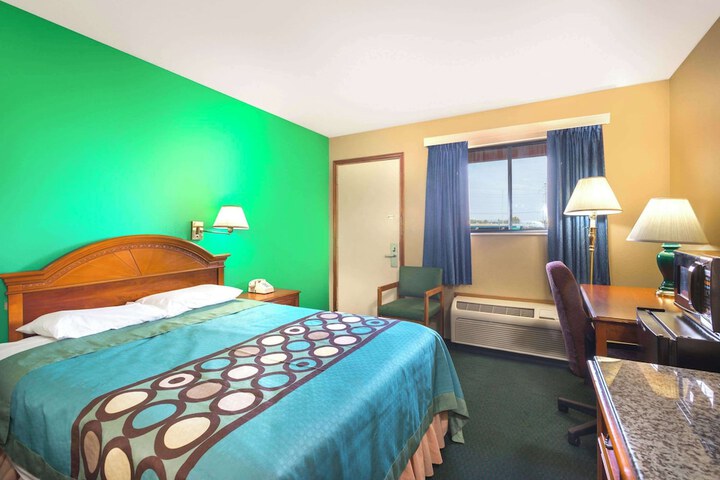 Room 10 of 20