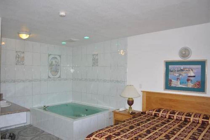 Hot Tub 52 of 52