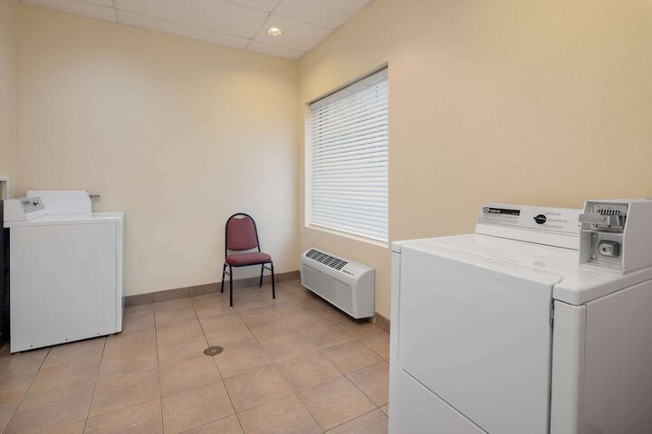 Room 7 of 27