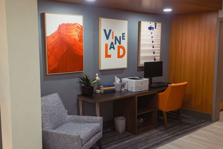 Business Center 80 of 80